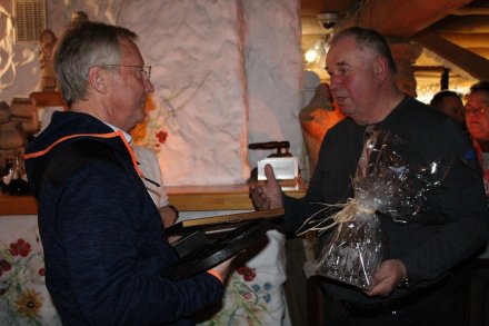 Andrzej Wąsowicz składający podziękowanie za wieloletnią współpracę